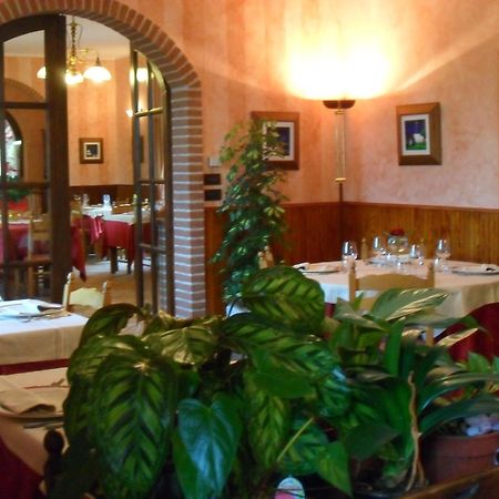 Ristorante Albergo Da Maurizio Cravanzana エクステリア 写真