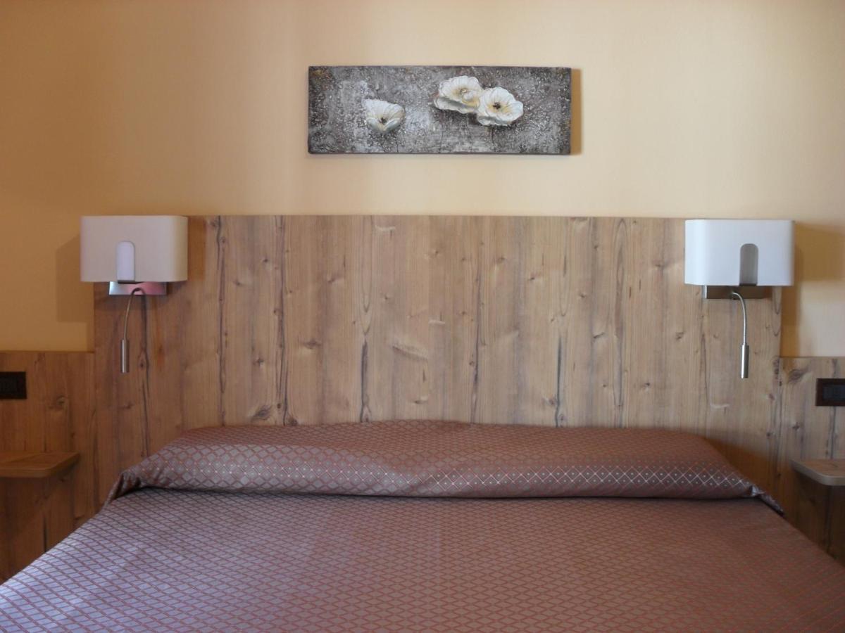 Ristorante Albergo Da Maurizio Cravanzana エクステリア 写真