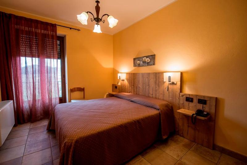 Ristorante Albergo Da Maurizio Cravanzana エクステリア 写真