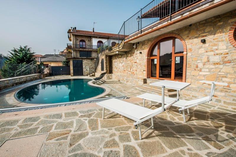 Ristorante Albergo Da Maurizio Cravanzana エクステリア 写真