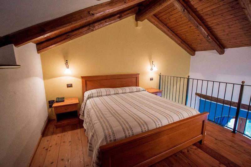 Ristorante Albergo Da Maurizio Cravanzana エクステリア 写真