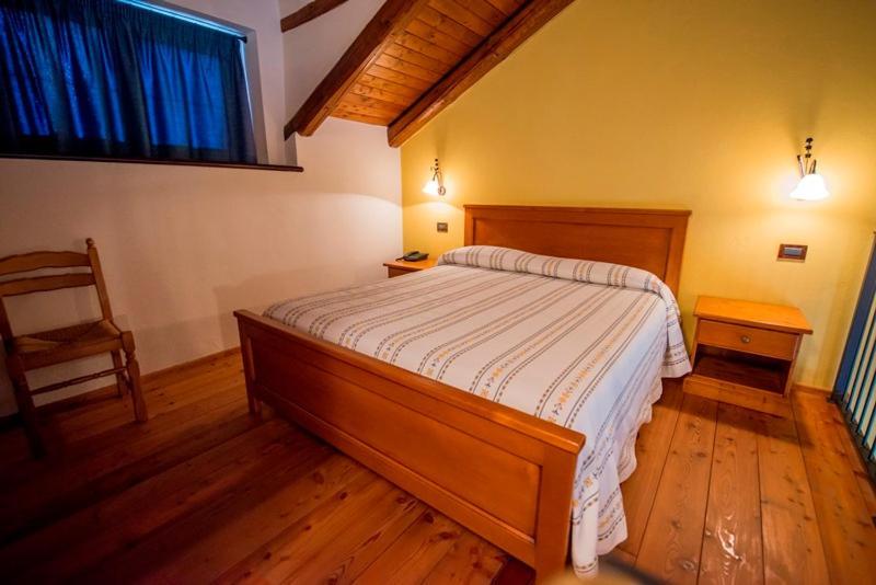 Ristorante Albergo Da Maurizio Cravanzana エクステリア 写真