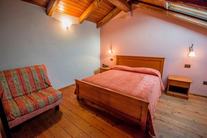 Ristorante Albergo Da Maurizio Cravanzana エクステリア 写真