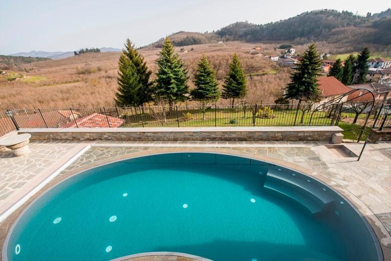 Ristorante Albergo Da Maurizio Cravanzana エクステリア 写真
