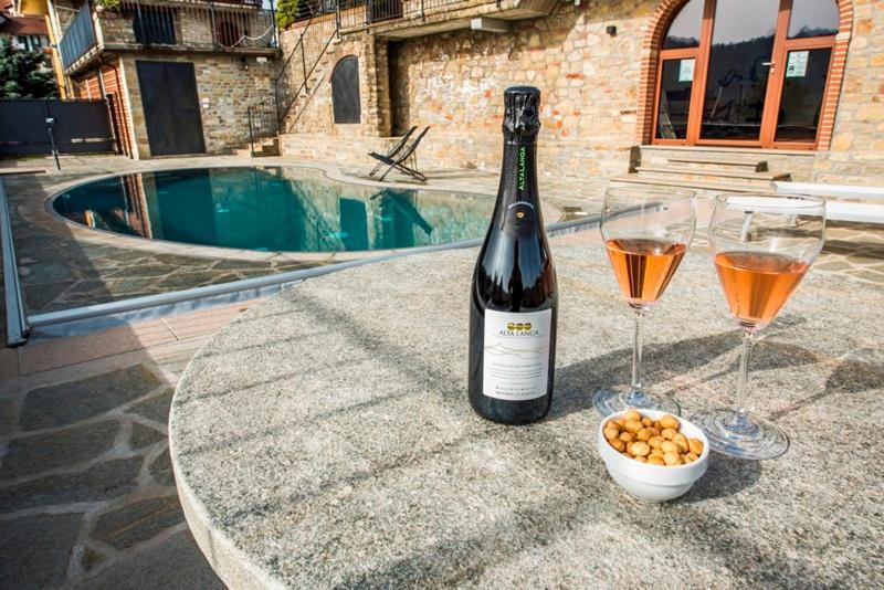 Ristorante Albergo Da Maurizio Cravanzana エクステリア 写真