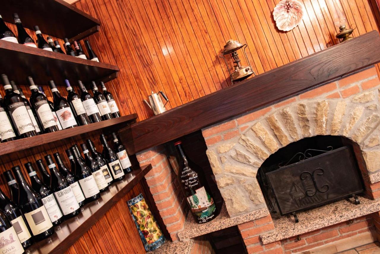 Ristorante Albergo Da Maurizio Cravanzana エクステリア 写真