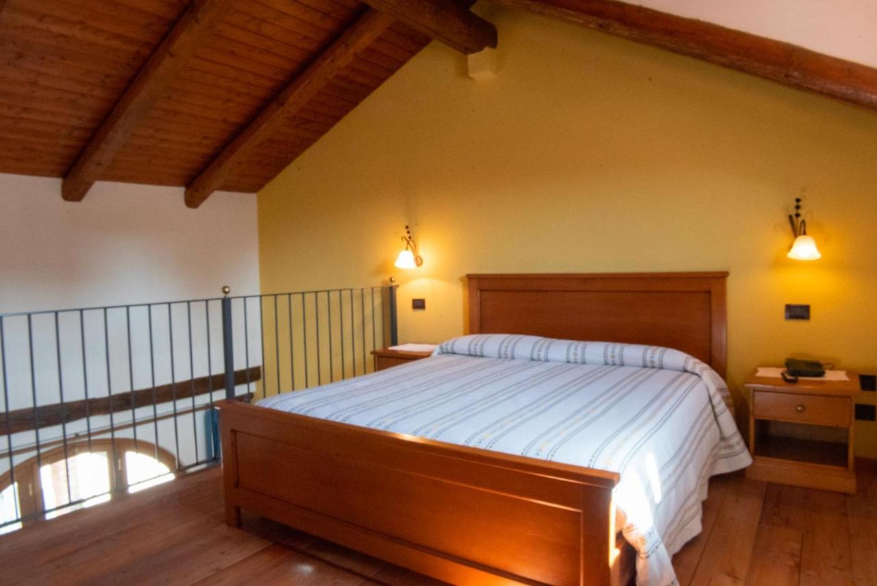 Ristorante Albergo Da Maurizio Cravanzana エクステリア 写真