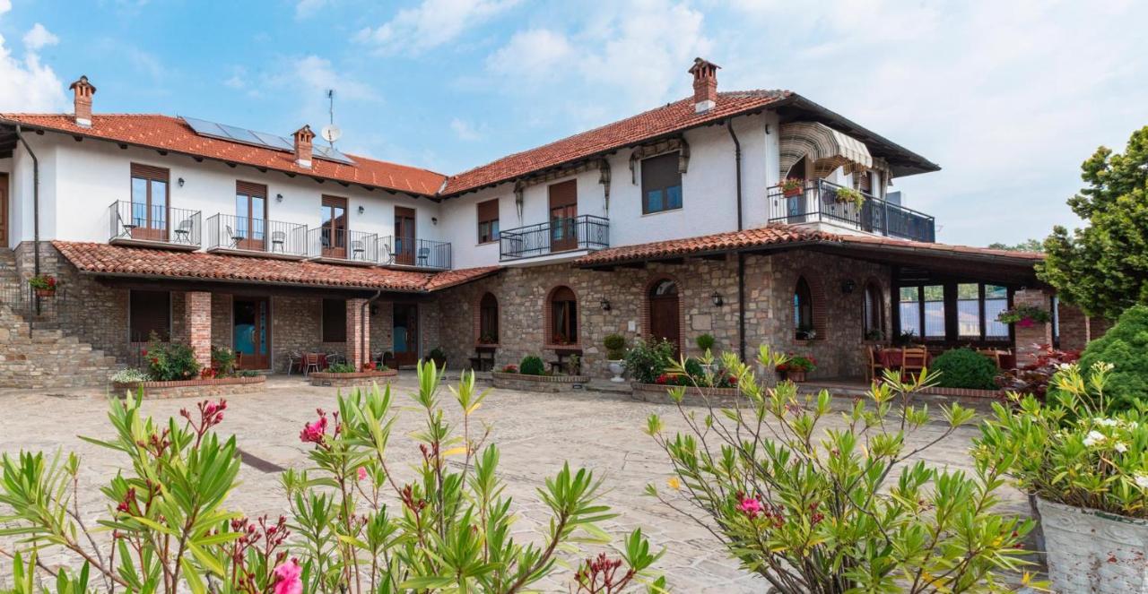 Ristorante Albergo Da Maurizio Cravanzana エクステリア 写真