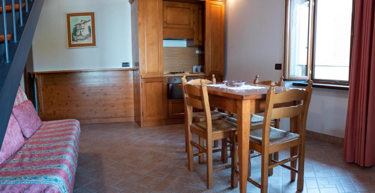 Ristorante Albergo Da Maurizio Cravanzana エクステリア 写真