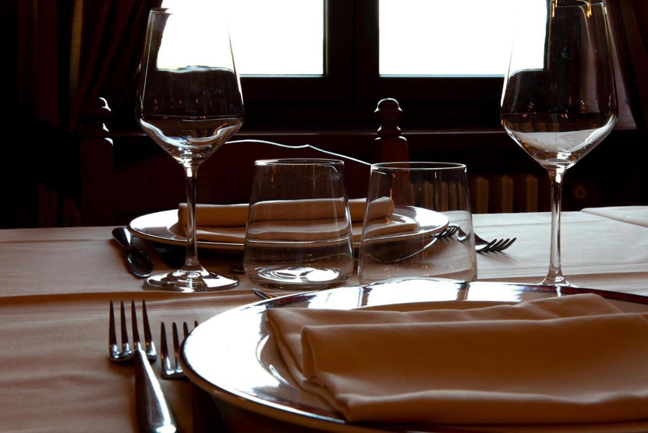 Ristorante Albergo Da Maurizio Cravanzana エクステリア 写真